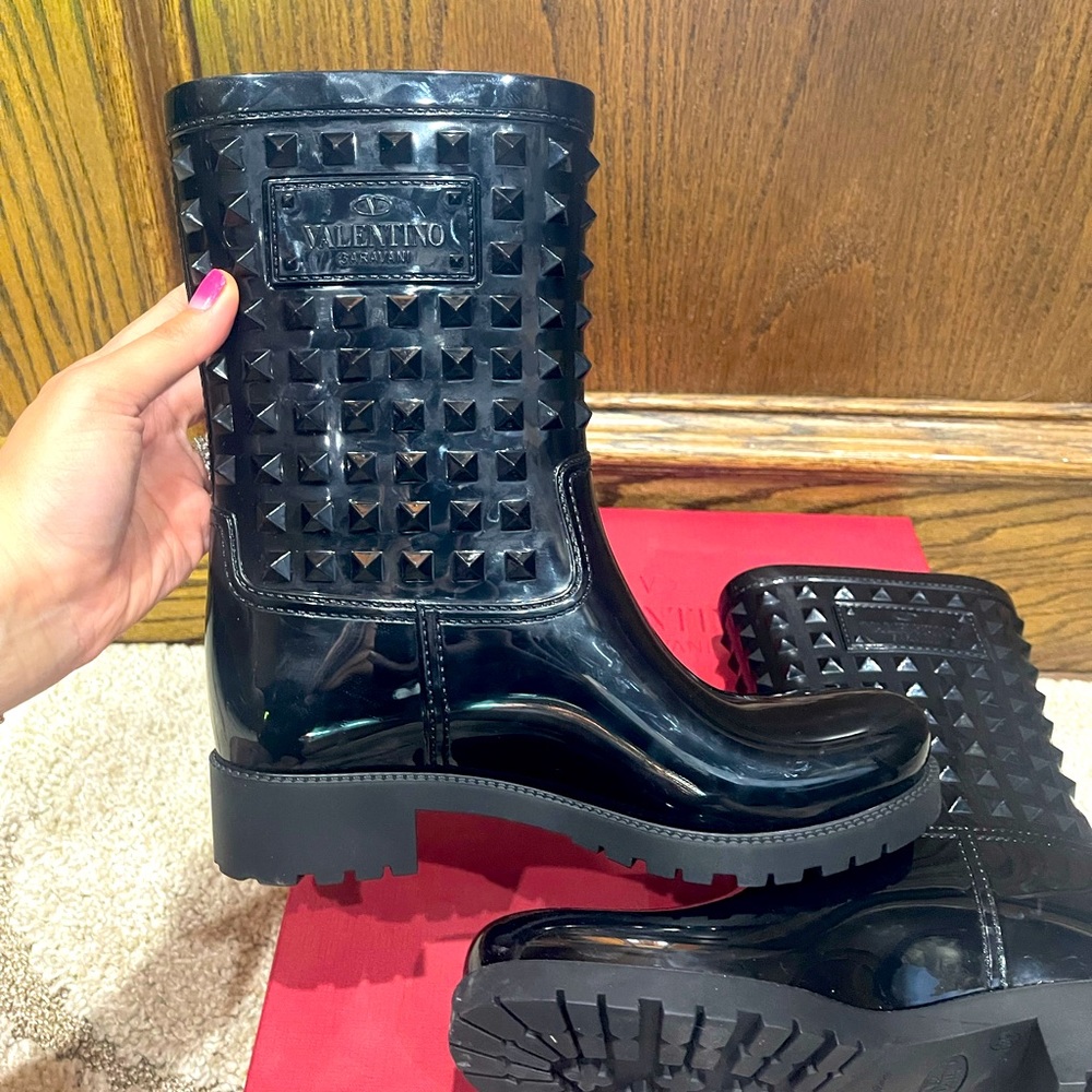 Brand New 100% Authentic Valentino Rainboots (39)